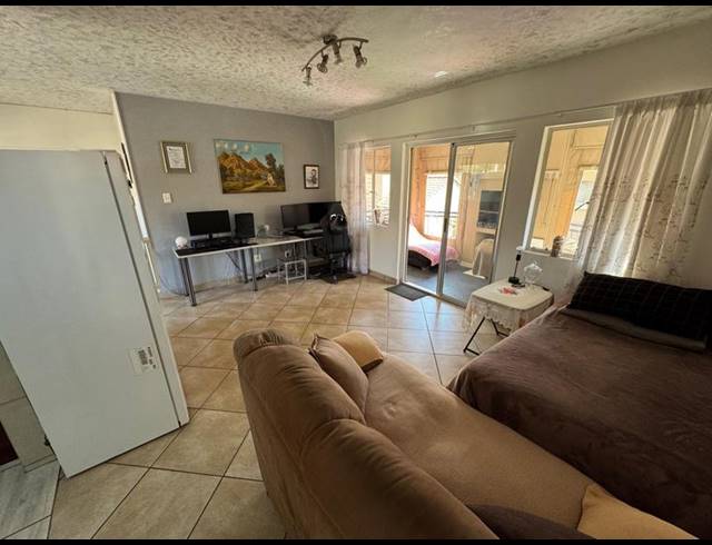 2 BEDROOM TOWNHOUSE FOR SALE IN GLEN MARAIS